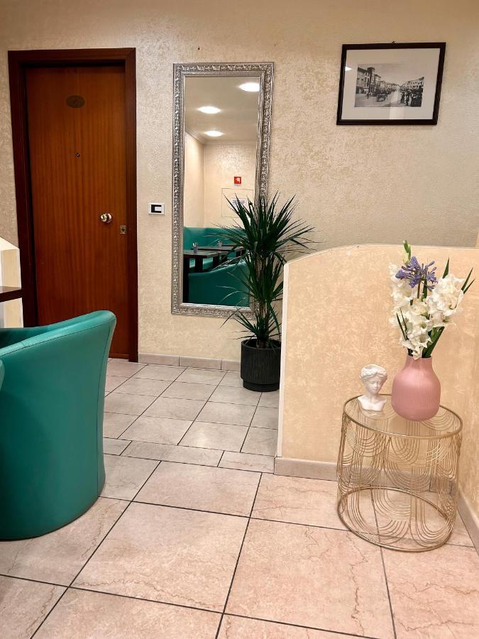 Hotel Liana 리미니 외부 사진